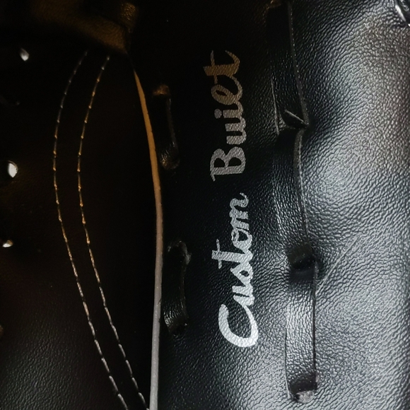 Black Baseball Glove - Picture 7 of 14